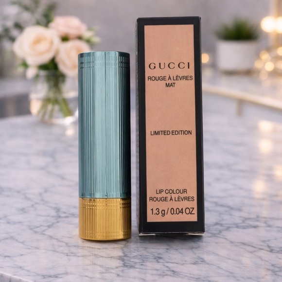 Gucci Beauty Mini Bundle – Bloom Travel Spray, Lipstick, Comb & Pouch - Picture 5 of 6